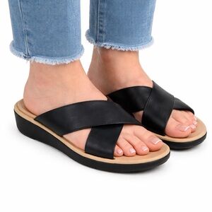 Size 8.5 Clarks Women’s Kitly Cross Slide Sandals Comfort Black